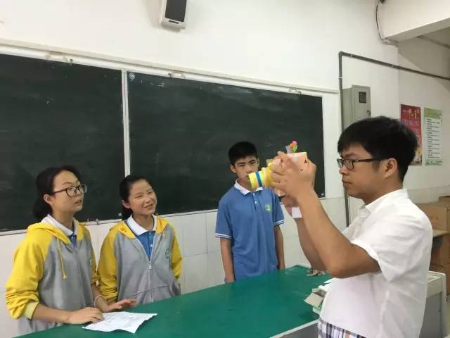显微镜用脚控开关的制作方法(图1)